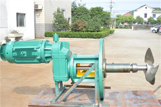 Mélangeur à entrée latérale de bitume de conception compacte pour station de mélange d'asphalte